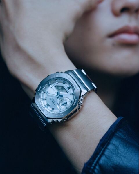 Casio G-Shock  GM-2110D-7ADR  Kol Saati (SZ) (+8)