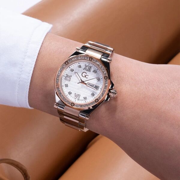 Guess Collection GCZ20002L1MF Kol Saati (SZ) (30)